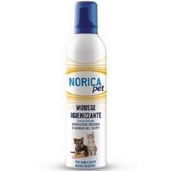Norica Pet Mousse Igienizzante 400mL - Pagina prodotto: https://www.farmamica.com/store/dettview.php?id=11431