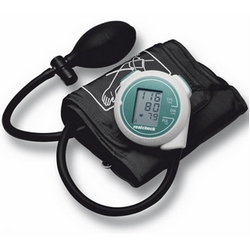 Realcheck Basic2 Fuzzy Logic Sphygmomanometer - Product page: https://www.farmamica.com/store/dettview_l2.php?id=3525