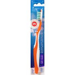 Oral-B Pro-Expert CrossAction 35 Medie - Pagina prodotto: https://www.farmamica.com/store/dettview.php?id=6610