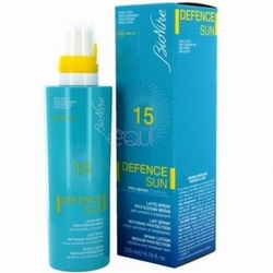 BioNike Latte Solare Spray 15 Protezione Media 150mL - Pagina prodotto: https://www.farmamica.com/store/dettview.php?id=6959