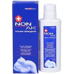 Nonak Mousse Detergente 100mL - Pagina prodotto: https://www.farmamica.com/store/dettview.php?id=7955